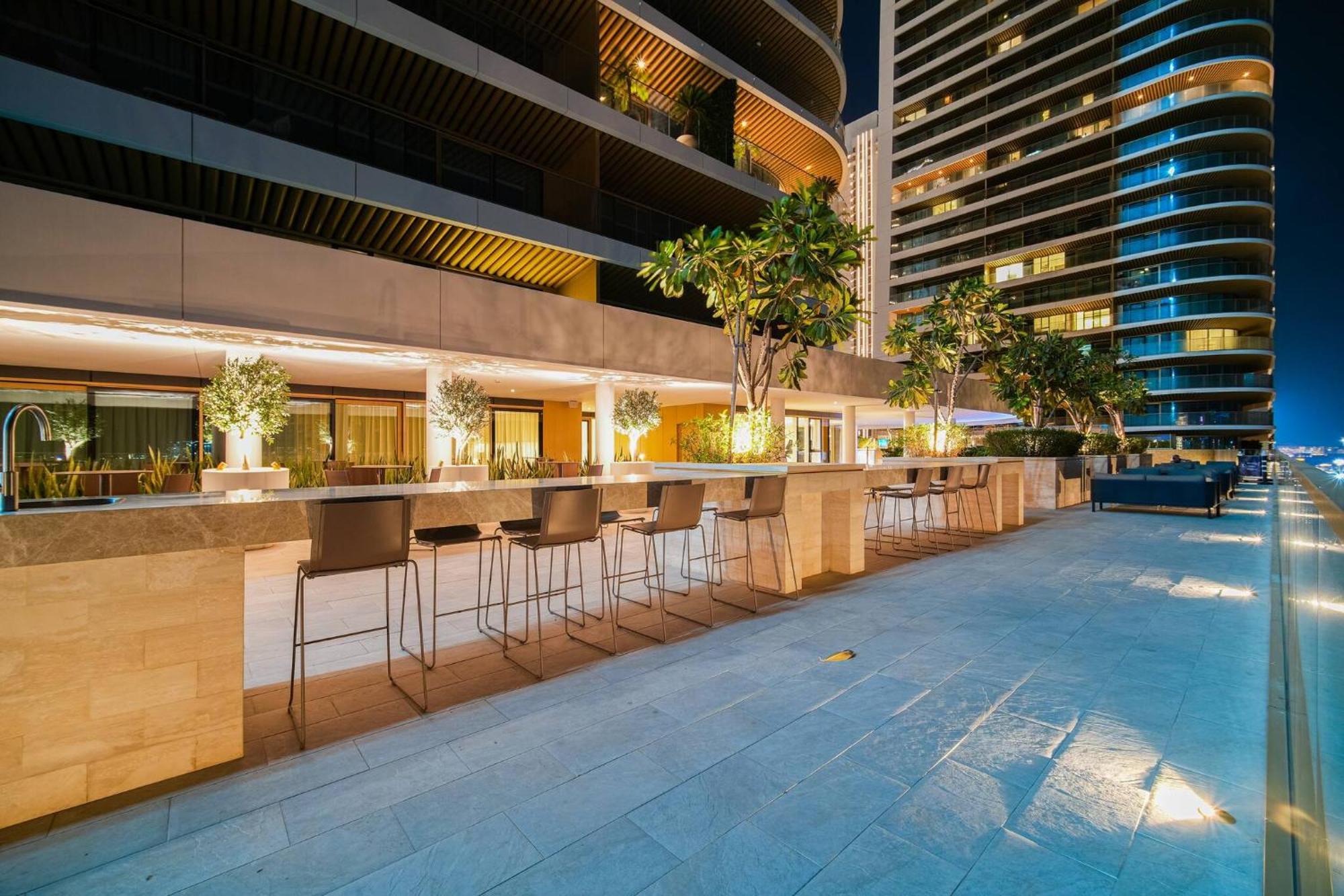 Ultra Luxury | Private + Infinity Pool Apartment *